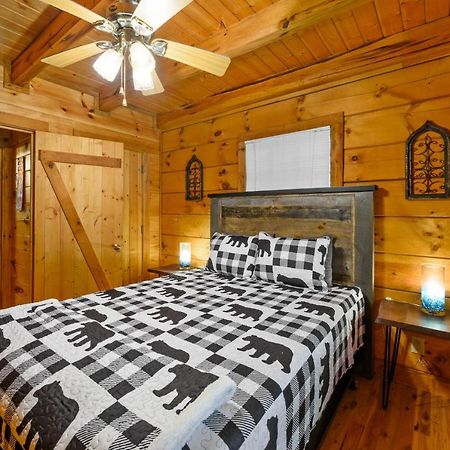 Gypsy Road - Privacy! Log Cabin With Hot Tub, Wifi, Directv And Arcade Sevierville Luaran gambar