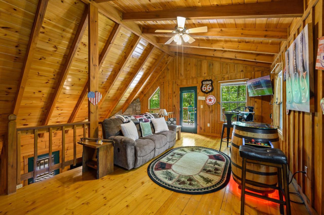 Gypsy Road - Privacy! Log Cabin With Hot Tub, Wifi, Directv And Arcade Sevierville Luaran gambar