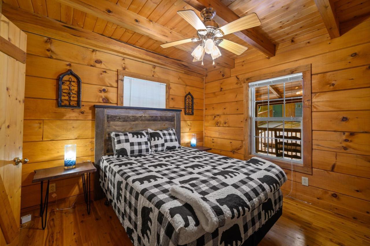 Gypsy Road - Privacy! Log Cabin With Hot Tub, Wifi, Directv And Arcade Sevierville Luaran gambar